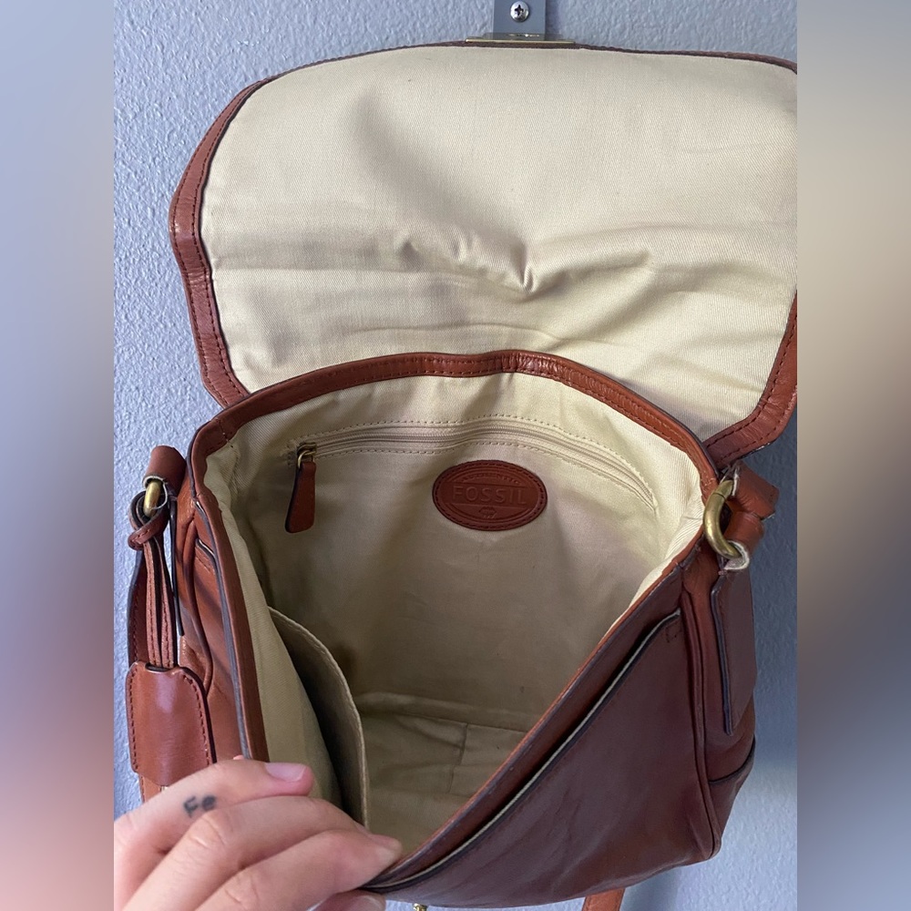 Fossil Medium cognac Messenger Bag with Adjustable Strap - Picture 11 of 16